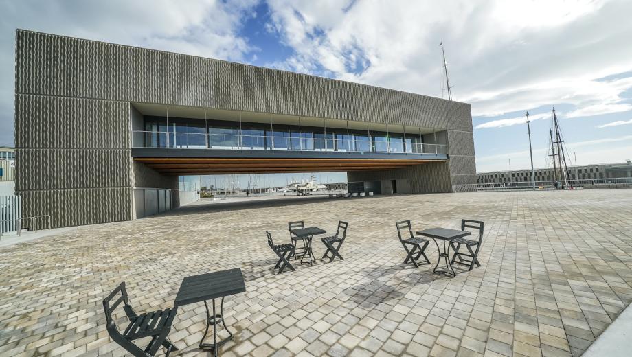 Rest area in the Mirador space